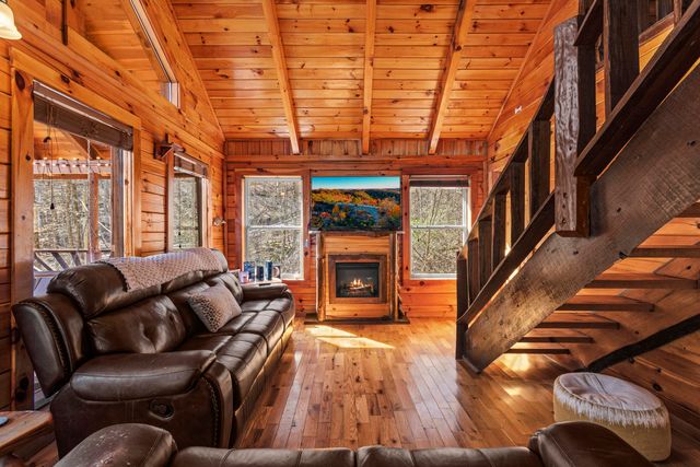 50 Platinum Drive, Slade, KY 40376