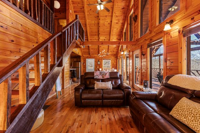 50 Platinum Drive, Slade, KY 40376