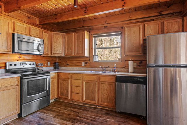 50 Platinum Drive, Slade, KY 40376