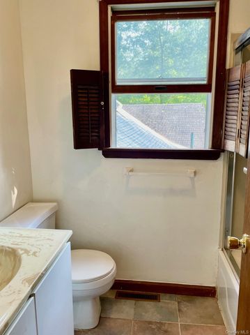 80 Mallory Lane B, Pine Bush, NY 12566