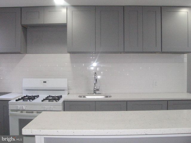 307 CLIFTON AVE, Darby, PA 19023