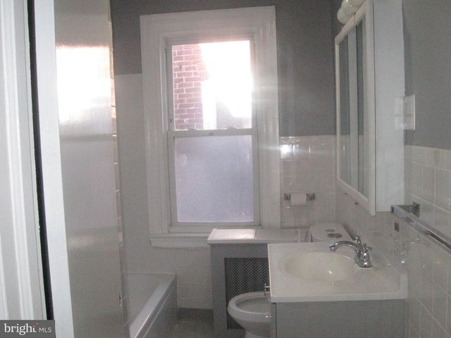 307 CLIFTON AVE, Darby, PA 19023