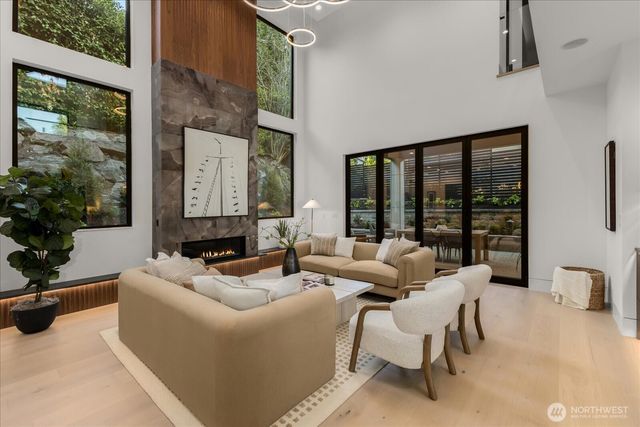 1331 102nd Avenue NE, Bellevue, WA 98004