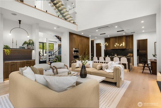 1331 102nd Avenue NE, Bellevue, WA 98004