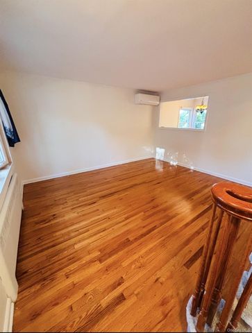 1526 Rhode Avenue, Merrick, NY 11566