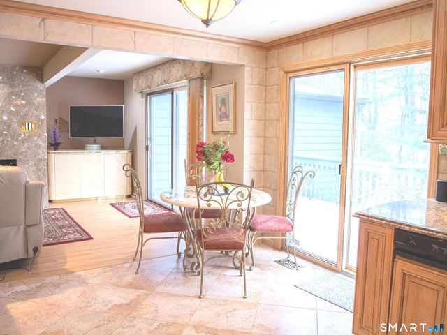 10 Ironwood Lane 10, West Hartford, CT 06117