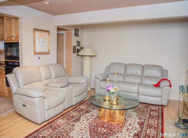 10 Ironwood Lane 10, West Hartford, CT 06117