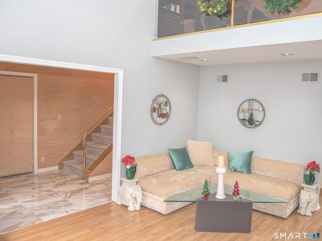 10 Ironwood Lane 10, West Hartford, CT 06117