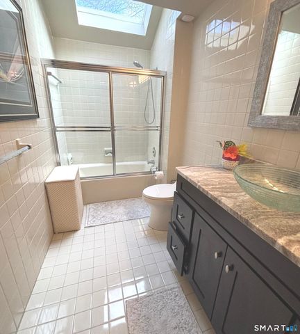 10 Ironwood Lane 10, West Hartford, CT 06117