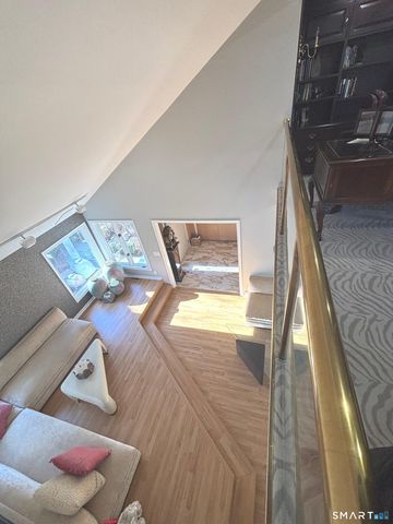 10 Ironwood Lane 10, West Hartford, CT 06117