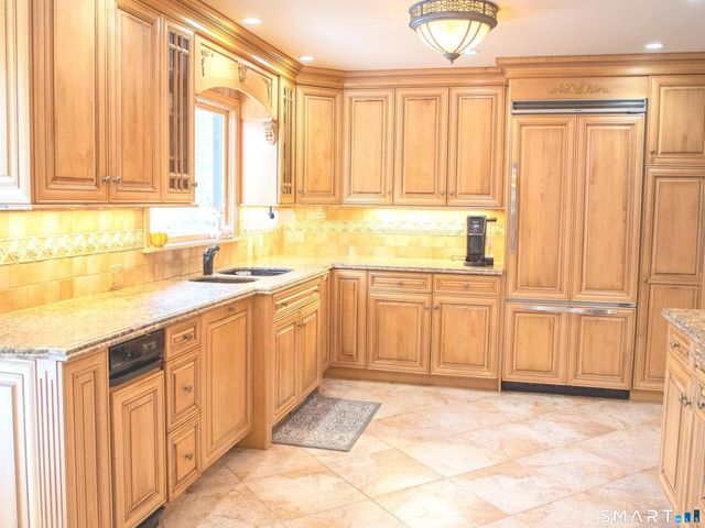 10 Ironwood Lane 10, West Hartford, CT 06117