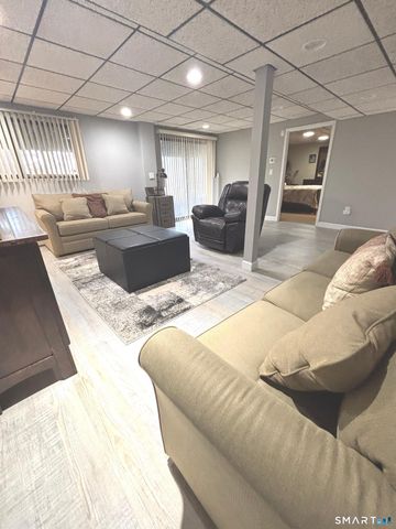 10 Ironwood Lane 10, West Hartford, CT 06117