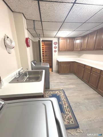 10 Ironwood Lane 10, West Hartford, CT 06117