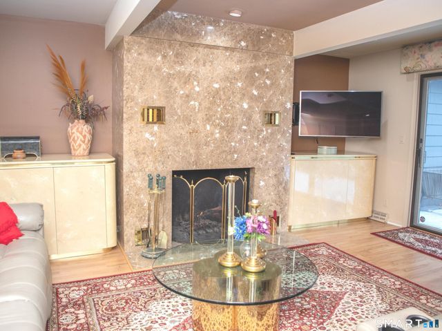 10 Ironwood Lane 10, West Hartford, CT 06117