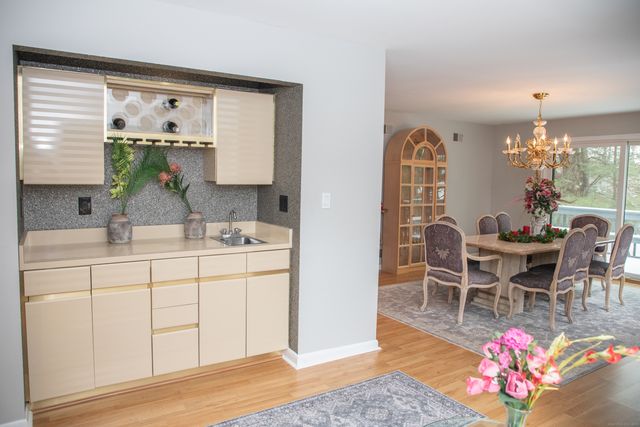 10 Ironwood Lane 10, West Hartford, CT 06117