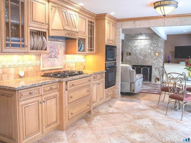 10 Ironwood Lane 10, West Hartford, CT 06117