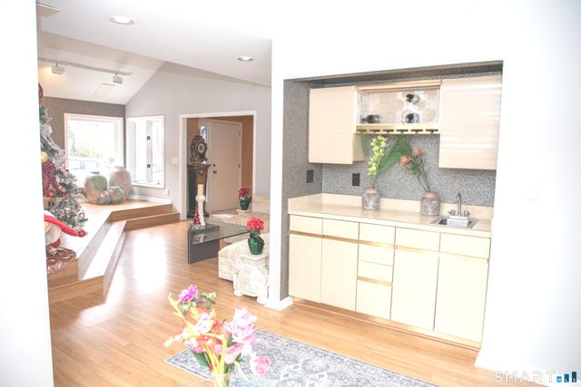 10 Ironwood Lane 10, West Hartford, CT 06117