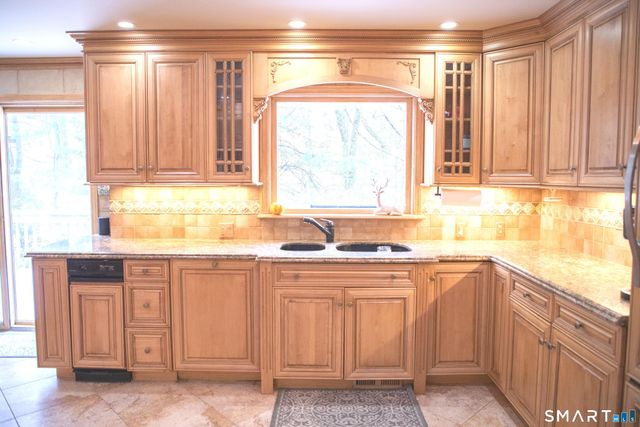 10 Ironwood Lane 10, West Hartford, CT 06117