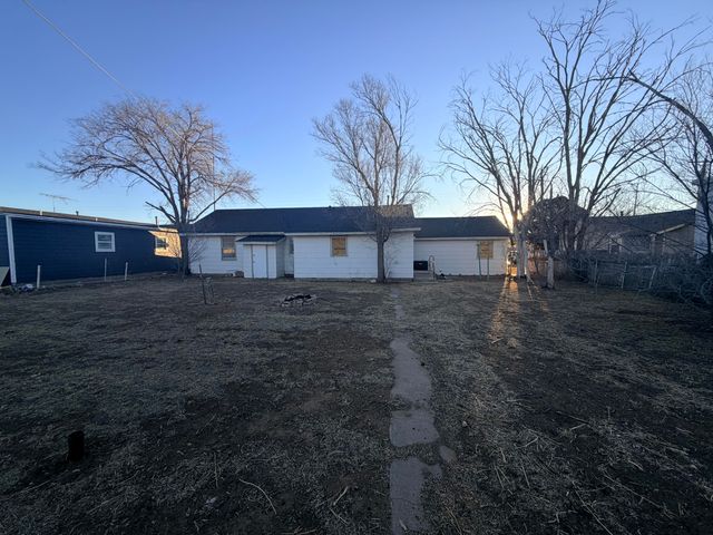 1216 College Avenue, Levelland, TX 79336