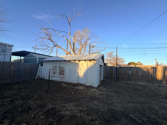 1216 College Avenue, Levelland, TX 79336