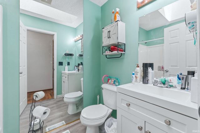 11212 Crested Oak Court, Fort Wayne, IN 46845