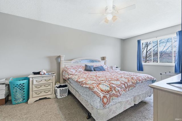 11212 Crested Oak Court, Fort Wayne, IN 46845