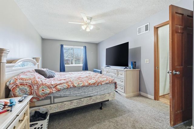 11212 Crested Oak Court, Fort Wayne, IN 46845