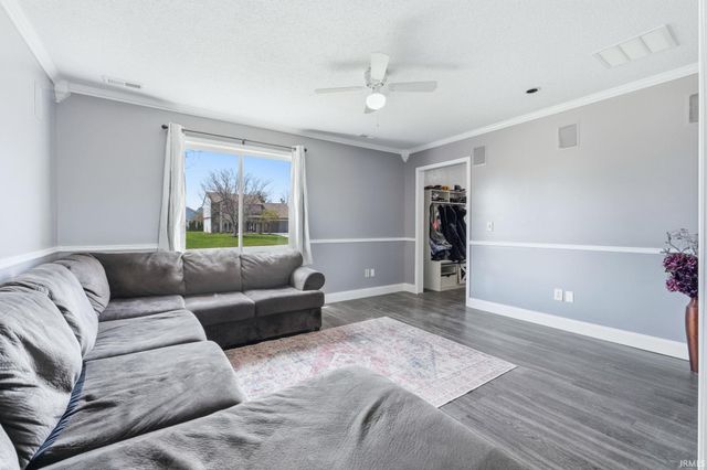 11212 Crested Oak Court, Fort Wayne, IN 46845