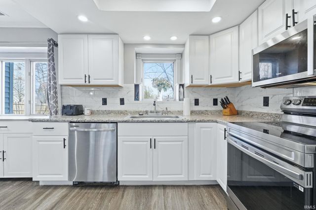 11212 Crested Oak Court, Fort Wayne, IN 46845