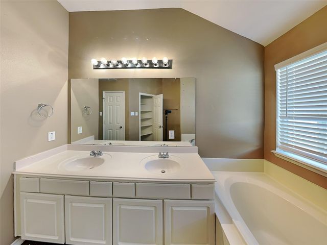 18494 Sunrise Pines Drive, Montgomery, TX 77316