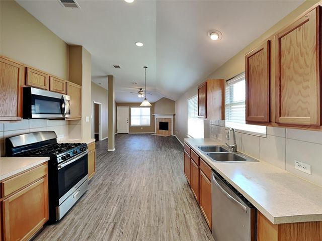 18494 Sunrise Pines Drive, Montgomery, TX 77316