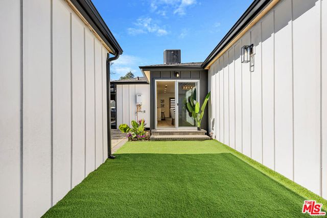 5928 Tobias Avenue, Sherman Oaks, CA 91411