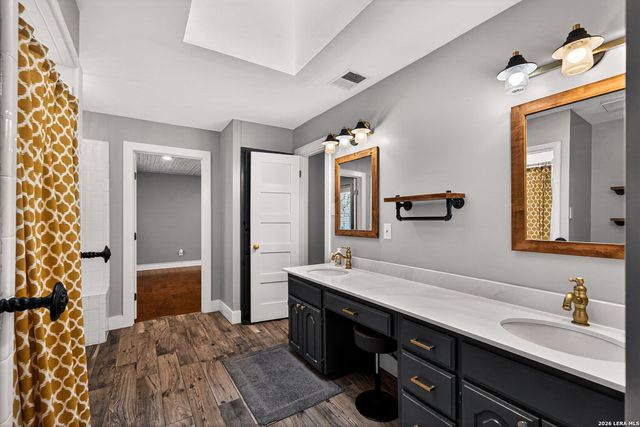 2635 SPRING CYN, San Antonio, TX 78232