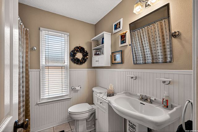 2635 SPRING CYN, San Antonio, TX 78232