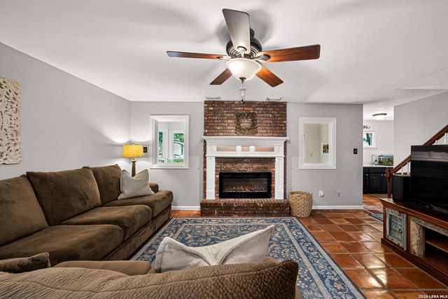 2635 SPRING CYN, San Antonio, TX 78232