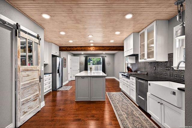 2635 SPRING CYN, San Antonio, TX 78232