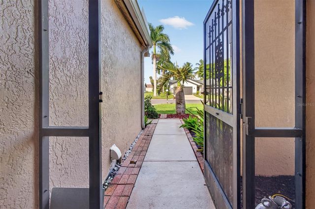 6981 SAINT EDMUNDS LOOP, Fort Myers, FL 33966