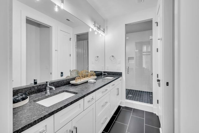 910 Youngs Ln Unit 7, Nashville, TN 37207