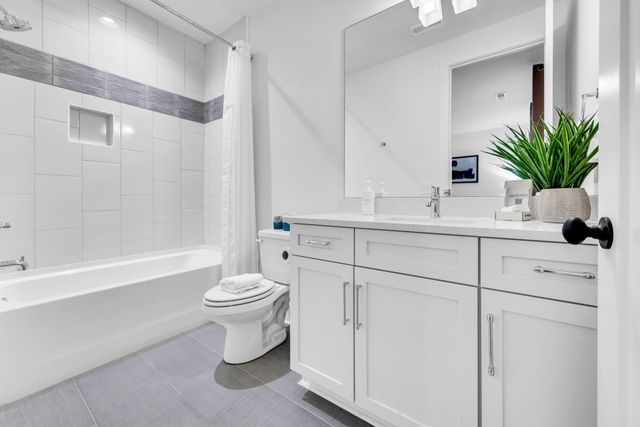 910 Youngs Ln Unit 7, Nashville, TN 37207