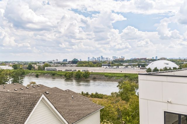 910 Youngs Ln Unit 7, Nashville, TN 37207