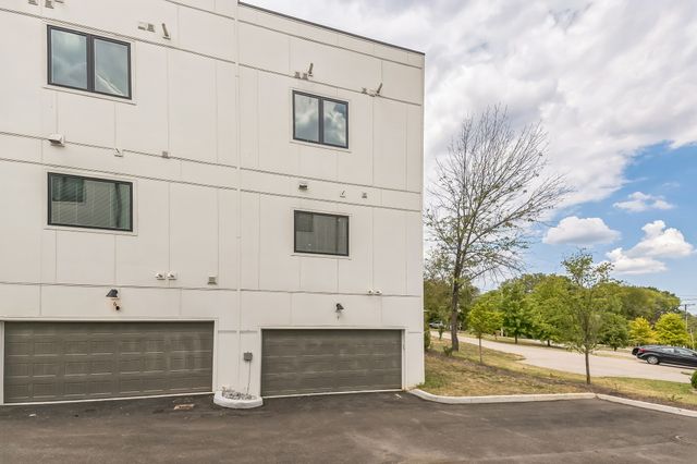 910 Youngs Ln Unit 7, Nashville, TN 37207