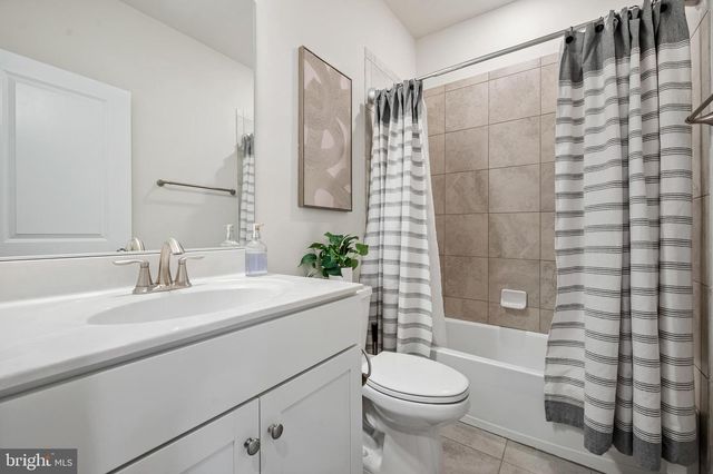 122 DICKENSON DR, Gaithersburg, MD 20878