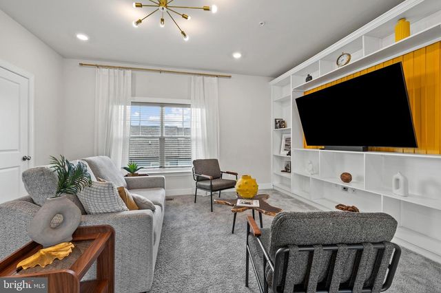 122 DICKENSON DR, Gaithersburg, MD 20878