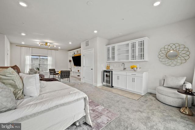 122 DICKENSON DR, Gaithersburg, MD 20878