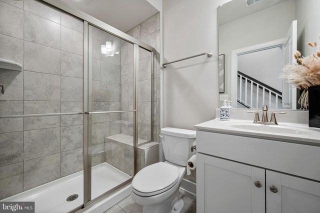 122 DICKENSON DR, Gaithersburg, MD 20878
