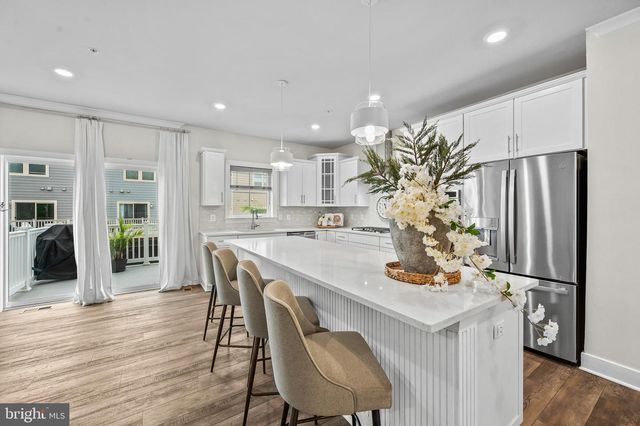122 DICKENSON DR, Gaithersburg, MD 20878