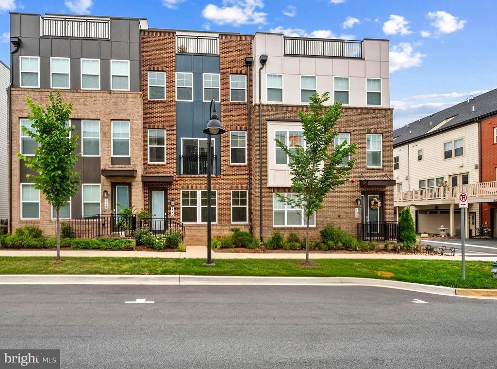 122 DICKENSON DR, Gaithersburg, MD 20878