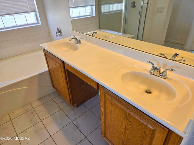 9579 E Corte Del Sol Brillante, Tucson, AZ 85748