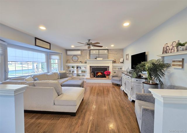 94 Clarendon Road, Ronkonkoma, NY 11779