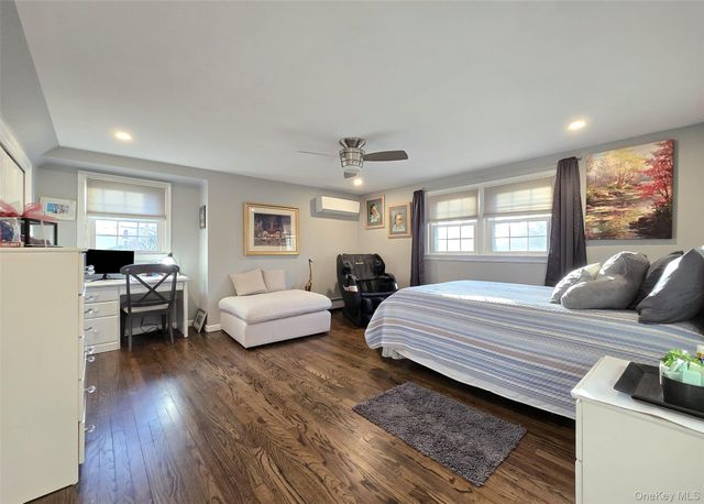 94 Clarendon Road, Ronkonkoma, NY 11779